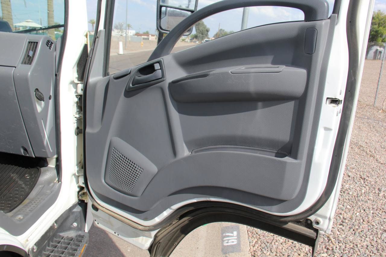 Used 2018 Isuzu NPR RWD image 15