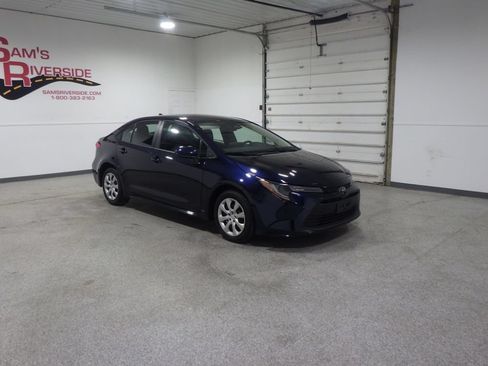 Used 2025 Toyota Corolla LE FWD image 5