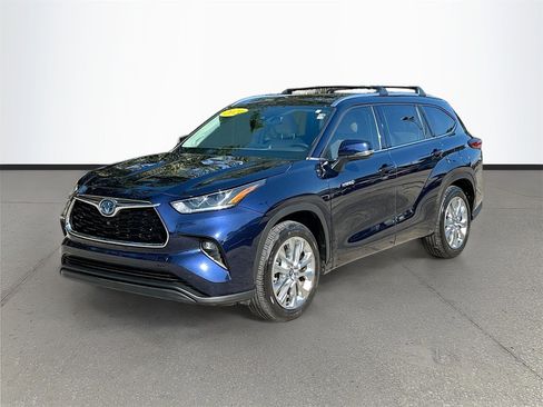 Used 2021 Toyota Highlander Limited image 3