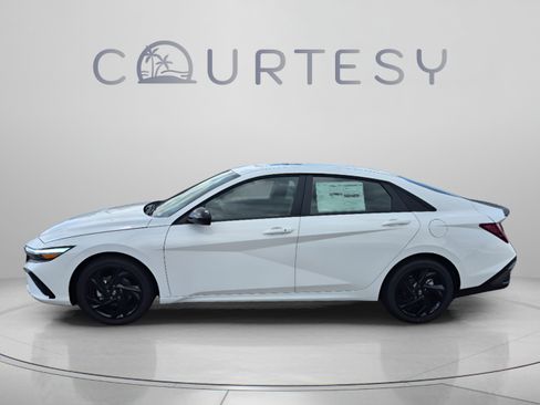 New 2026 Hyundai Elantra SEL Sport FWD image 2