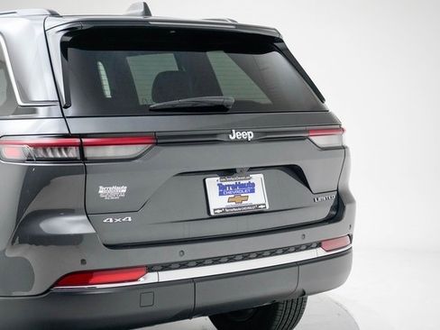 Used 2024 Jeep Grand Cherokee Limited image 4