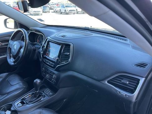 Used 2019 Jeep Cherokee Limited w/ Luxury Group FWD image 19