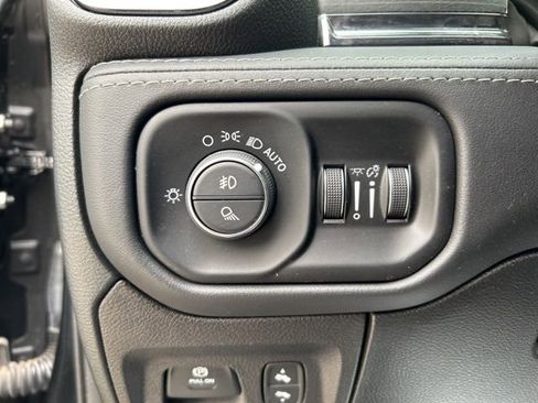Used 2022 RAM 1500 Limited AWD/4WD image 19