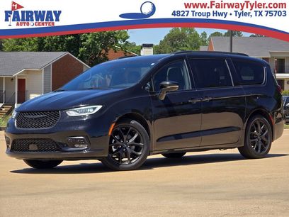Used 2025 Chrysler Pacifica Limited