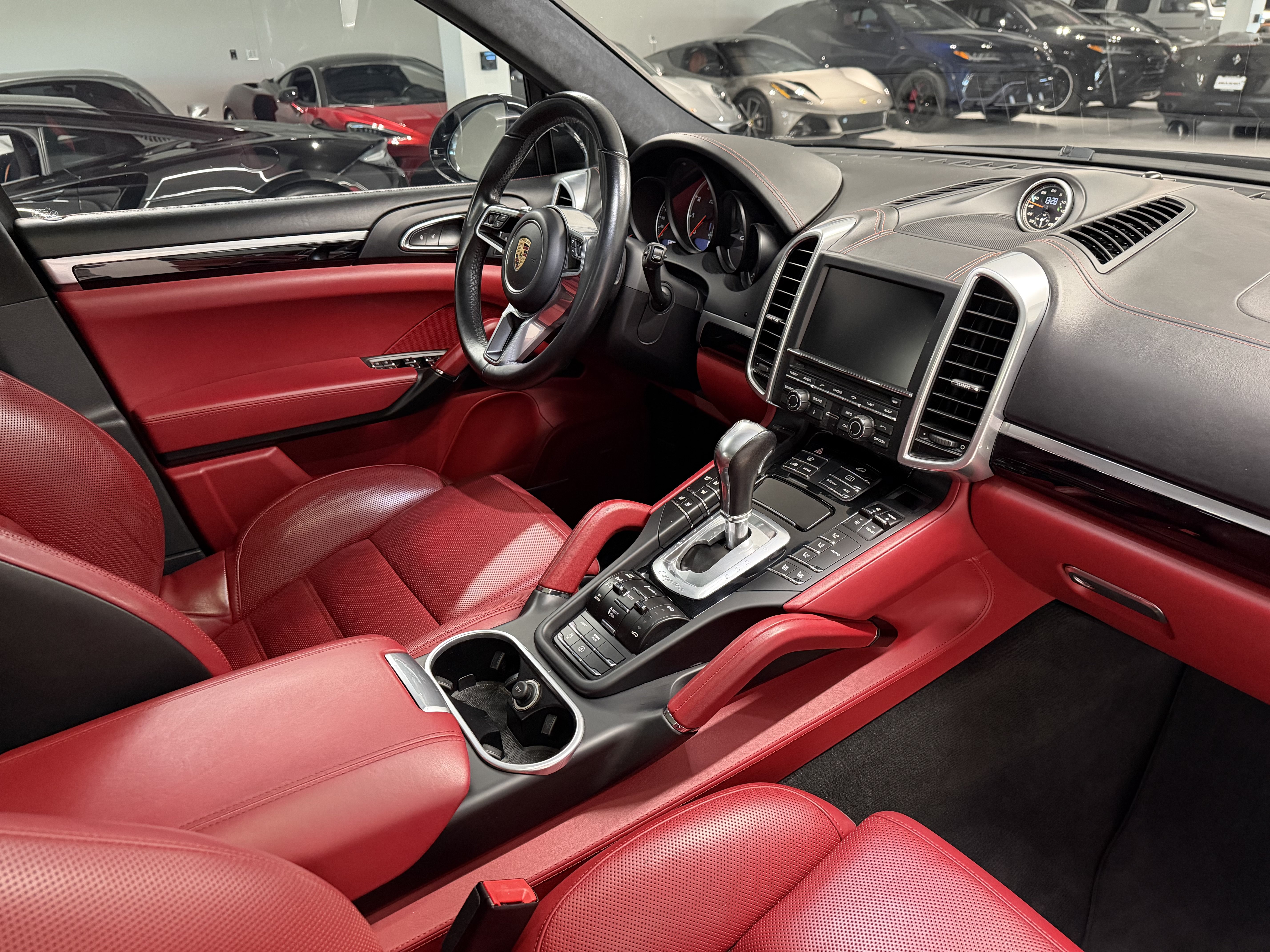 Used 2016 Porsche Cayenne Turbo AWD/4WD image 16