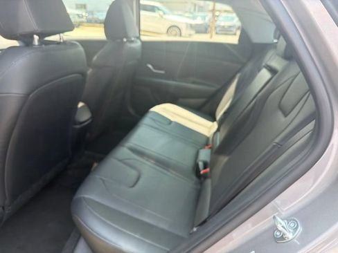 Used 2023 Hyundai Elantra Limited FWD image 14