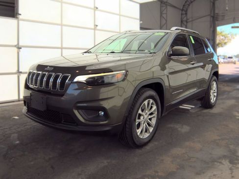 Used 2019 Jeep Cherokee Latitude w/ Popular Appearance Group AWD/4WD image 5