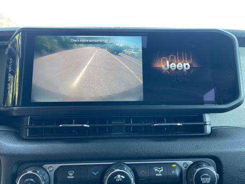 Used 2024 Jeep Wrangler Unlimited Sport AWD/4WD image 6