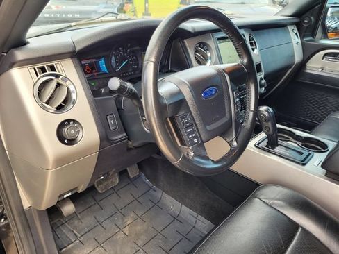 Used 2017 Ford Expedition XLT w/ Equipment Group 202A RWD image 16