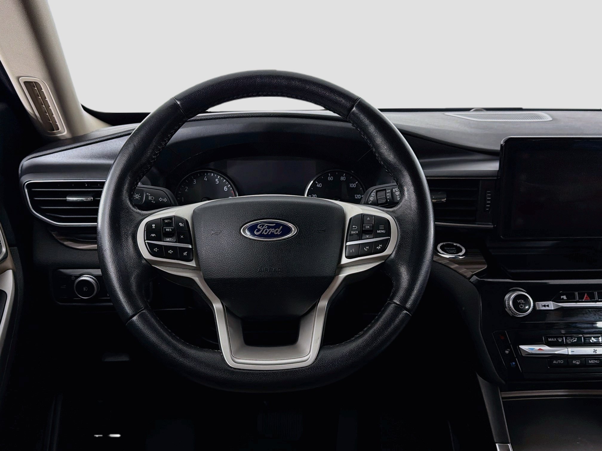 Used 2021 Ford Explorer Limited w/ Equipment Group 301A AWD/4WD image 18