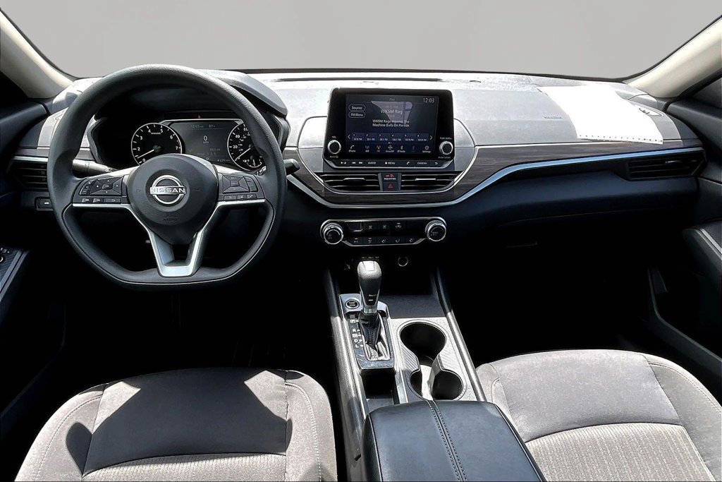Used 2025 Nissan Altima 2.5 SV FWD image 9
