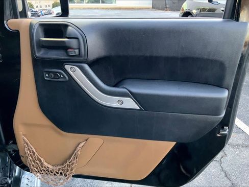 Used 2014 Jeep Wrangler Unlimited Sahara w/ Mopar Chrome Edition Group image 21