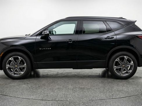 Used 2025 Chevrolet Blazer LT FWD image 5