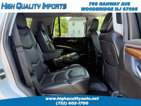 Used 2018 Cadillac Escalade Luxury AWD/4WD image 22