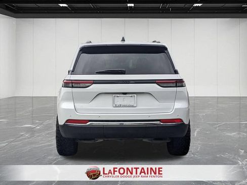 Used 2025 Jeep Grand Cherokee Laredo X w/ Luxury Tech Group I AWD/4WD image 4
