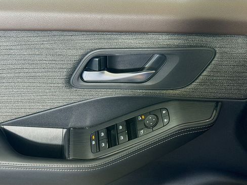 Used 2023 Nissan Rogue SV image 24