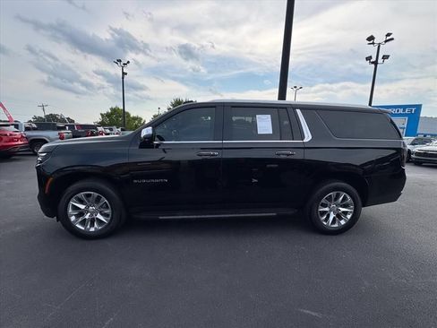 Used 2025 Chevrolet Suburban Premier AWD/4WD image 6