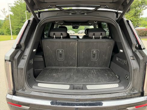 Certified 2026 Cadillac Vistiq Sport w/ LPO, Floor Liner Package AWD/4WD image 8