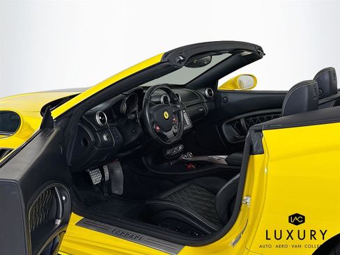 Used 2014 Ferrari California image 40