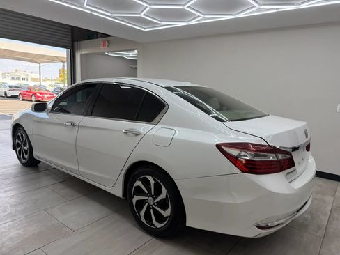 Used 2017 Honda Accord EX image 4