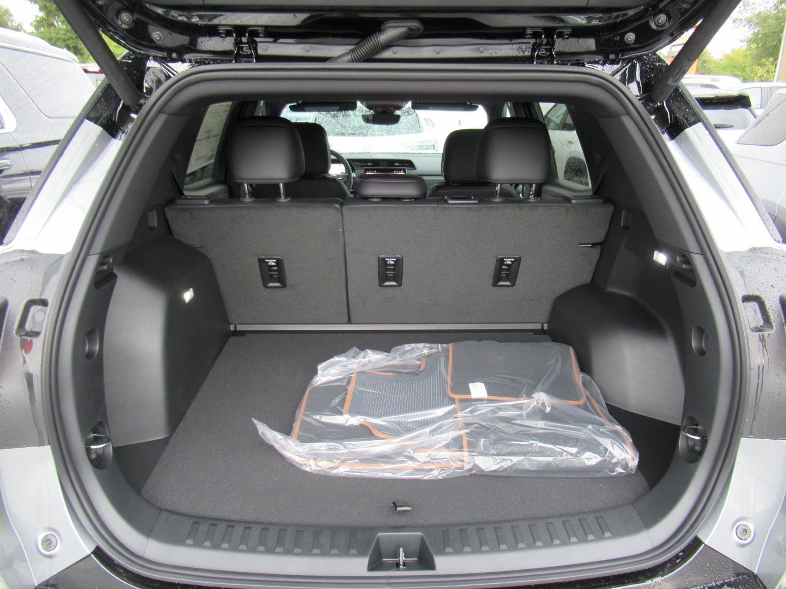 New 2027 GMC Terrain AT4 w/ Convenience Package III AWD/4WD image 32