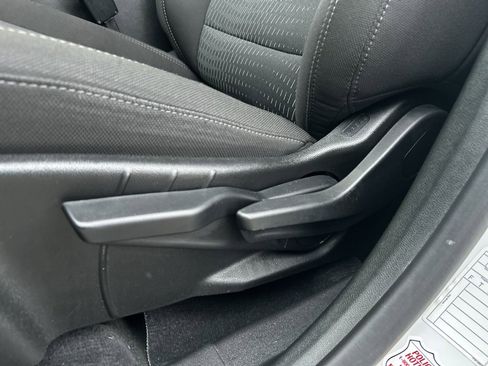 Used 2025 Chevrolet Equinox LT image 18