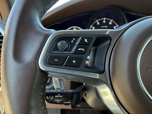 Used 2023 Porsche Cayenne Platinum Edition image 55
