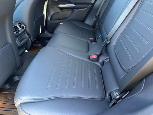 Used 2025 Mercedes-Benz GLC 350e GLC 350e image 15