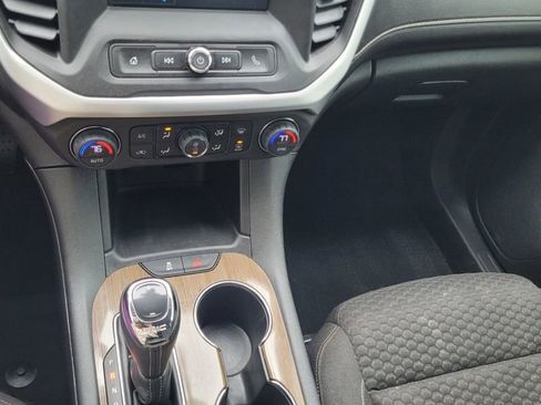 Used 2018 GMC Acadia SLE image 18