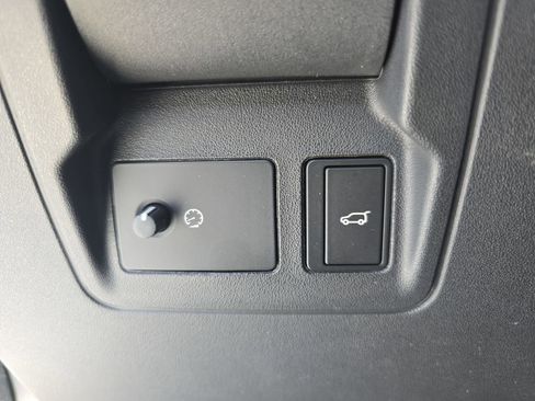 Certified 2022 Land Rover Range Rover Velar R-Dynamic S image 26