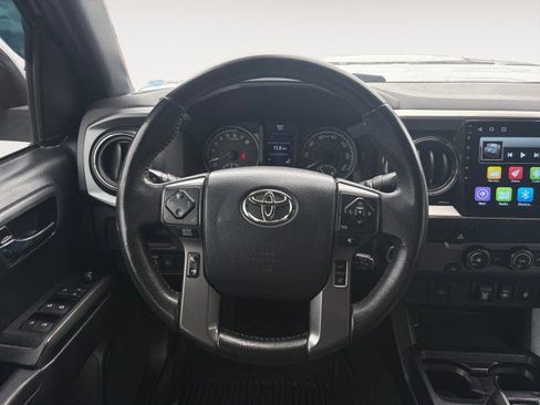 Used 2019 Toyota Tacoma TRD Off-Road image 12