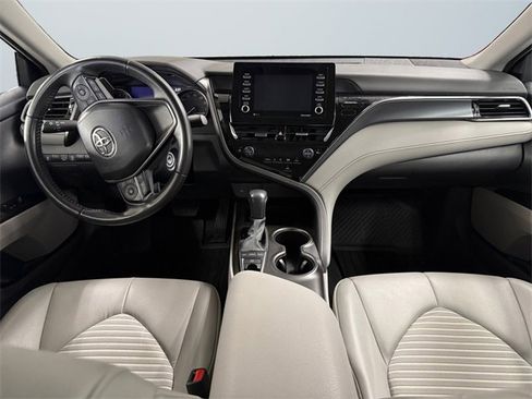 Used 2023 Toyota Camry SE image 10