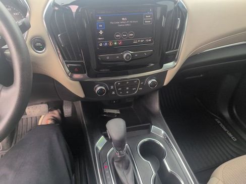 Used 2023 Chevrolet Traverse LS image 20