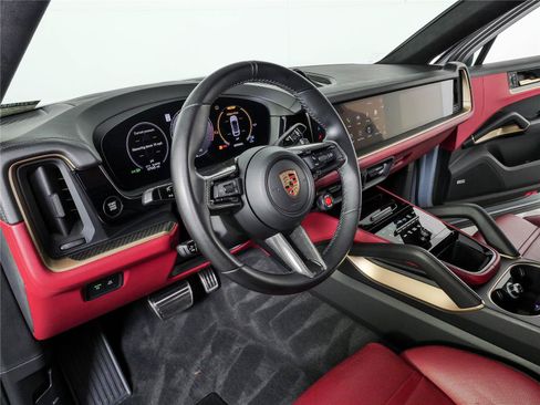 Certified 2024 Porsche Cayenne Turbo GT AWD/4WD image 4