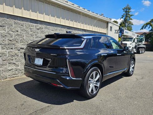 Used 2024 Cadillac Lyriq Tech w/ Driver Assist Package AWD/4WD image 8
