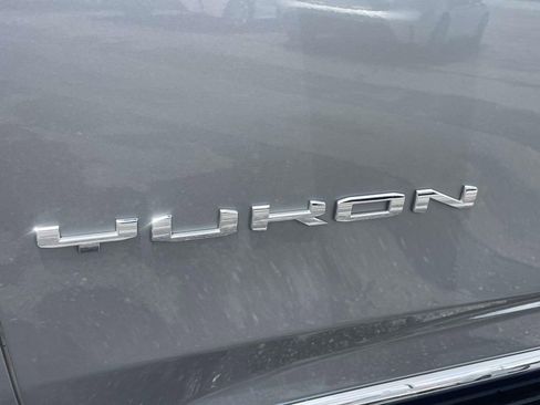 Used 2023 GMC Yukon XL SLT w/ SLT Premium Package AWD/4WD image 8