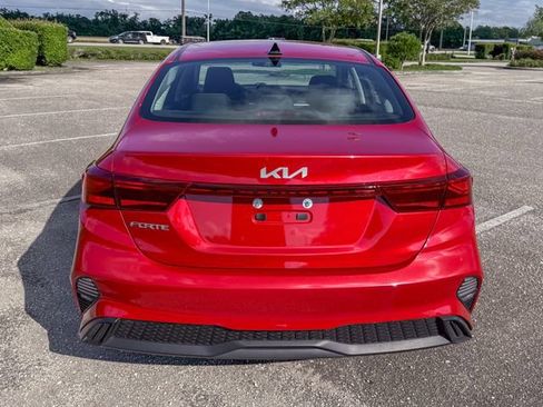 Used 2022 Kia Forte LXS FWD image 5