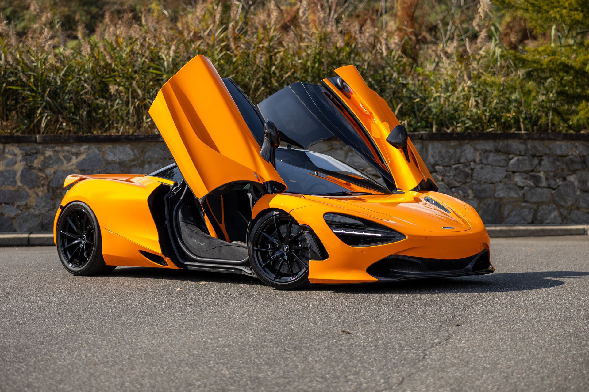 Used 2019 McLaren 720S RWD image 2