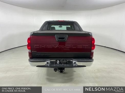 Used 2005 Chevrolet Avalanche LS w/ Onstar Plus Package AWD/4WD image 7