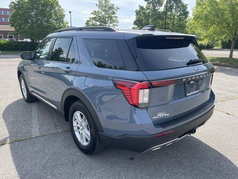 Used 2025 Ford Explorer Active w/ Active Comfort Package RWD image 5