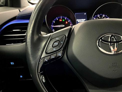 Used 2022 Toyota C-HR XLE image 23