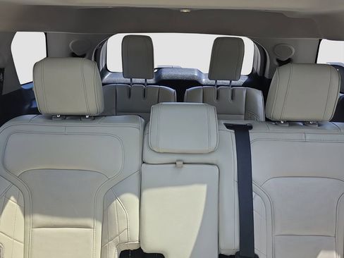 Used 2017 Ford Explorer Platinum AWD/4WD image 12