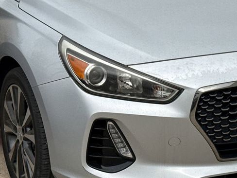 Used 2018 Hyundai Elantra GT image 4