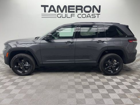 New 2025 Jeep Grand Cherokee Altitude image 2