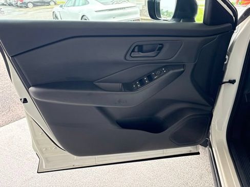 Used 2024 Nissan Rogue S FWD image 18