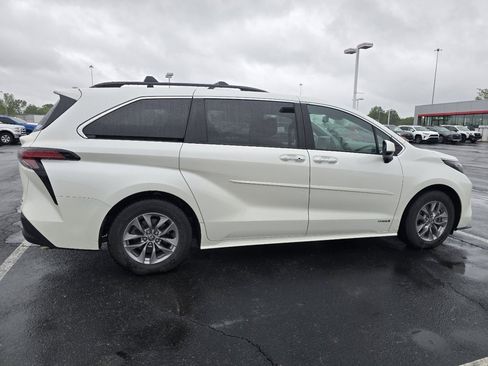 Used 2021 Toyota Sienna XLE w/ XLE Plus Package AWD/4WD image 8