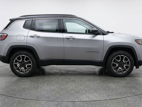 Used 2025 Jeep Compass Trailhawk image 11