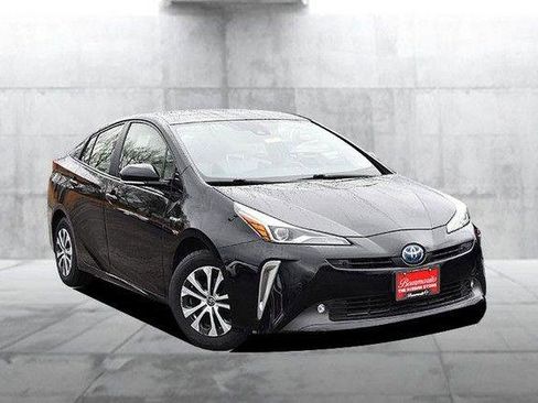 Used 2019 Toyota Prius XLE image 2