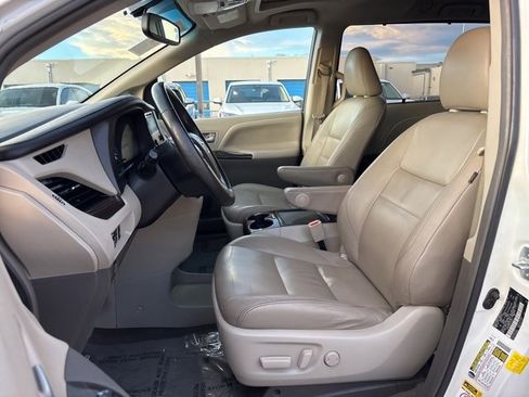 Used 2015 Toyota Sienna AWD image 13