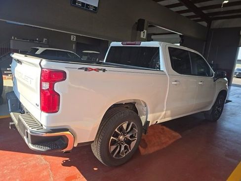 Used 2023 Chevrolet Silverado 1500 LT image 2